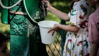 Une fontaine publique dans le quartier de Montparnasse à Paris, le 25 mai 2026
