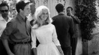 Brigitte Bardot et l'acteur français Jacques Charrier le jour de leur mariage à Louveciennes, le 18 juin 1959