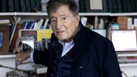 Le professeur Etienne-Emile Baulieu, dans son bureau à l'hôpital de Kremlin-Bicêtre, le 17 mars 2023