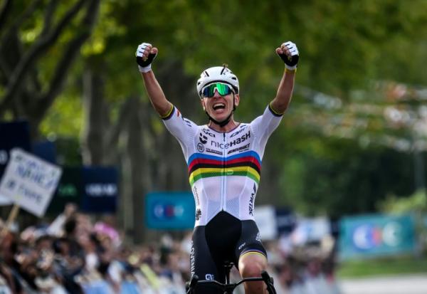 Tadej Pogacar, sacré champion d'Europe, à Valence (Drôme), le 5 octobre 2025