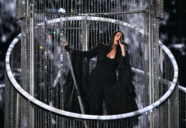 La chanteuse israélienne Yuval Raphael pendant une répétition en costume de la seconde demi-finale de l'Eurovision, le 14 mai 2025 à Bâle, en Suisse
