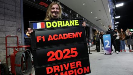 La Française Doriane Pin a remporté l'édition 2025 de la F1 Academy, le championnat de monoplaces réservé aux femmes, le 23 novembre 2025 à Las Vegas
