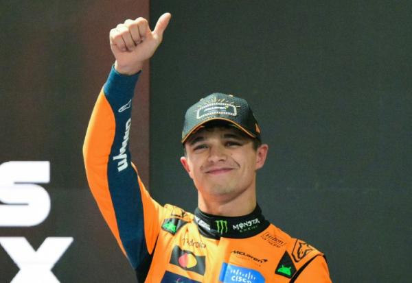 Le pilote britannique de McLaren, Lando Norris, après avoir remporté la pole position lors de la séance de qualification pour le Grand Prix de Formule 1 de Las Vegas, le 21 novembre 2025