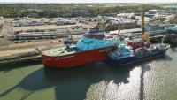 Vue aérienne du RRS Sir David Attenborough, amarré au port international de Harwich, dans l'est de l'Angleterre, le 6 octobre 2025, avant son départ pour des recherches en Antarctique plus tard dans le mois, dans le cadre du British Antarctic Survey.