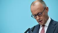 Le chancelier allemand et chef de l'Union chrétienne-démocrate (CDU), Friedrich Merz, lors d'une conférence de presse, au lendemain des élections régionales à Berlin et au Mecklembourg-Poméranie-Occidentale, le 21 septembre 2026
