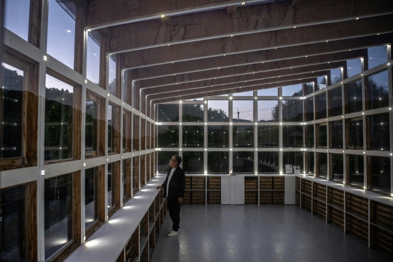 L'ingénieur Satoshi Nakagawa dans son laboratoire d'essai à Hitachi-ota, dans le département d'Ibaraki, au Japon, le 9 mai 2026