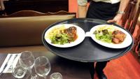 La sortie au restaurant fait les frais des tensions sur le pouvoir d'achat aggravées par la hausse des prix à la pompe