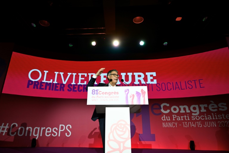 Le premier secrétaire du PS Olivier Faure s'exprime lors du congrès de son parti, le 15 juin 2025 à Nancy