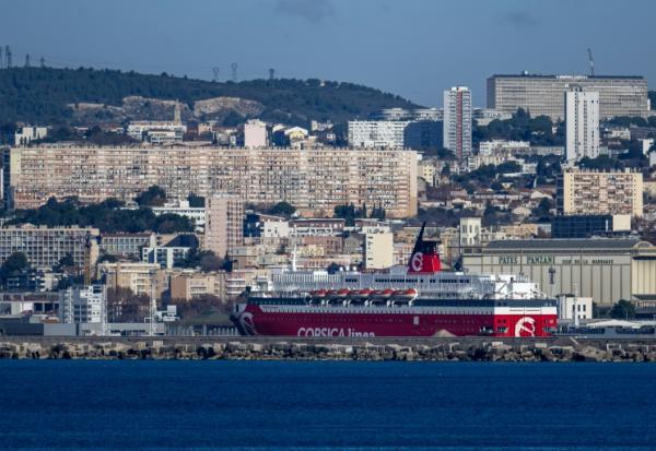 Un navire de la compagnie Corsica Linea dans le port de Marseille, le 18 décembre 2025