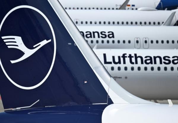 Des avions de la compagnie aérienne allemande Lufthansa sur le tarmac de l'aéroport de Francfort, le 15 avril 2026
