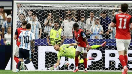 Le but inscrit par Lionel Messi (N.10, de dos) à la 38e minute du match contre l'Autriche le 22 juin 2026 à Arlington. Avec 17 buts, la superstar argentine est désormais seul en tête du classement des meilleurs buteurs en Coupe du monde