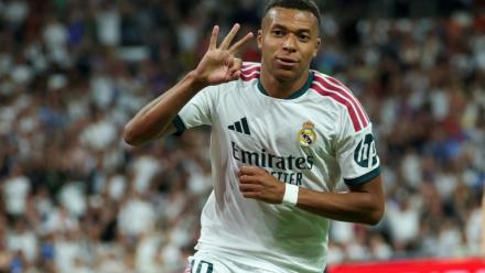 L'attaquant français du Real Madrid Kylian Mbappé a inscrit un triplé en Liga contre la Real Sociedad le 26 août 2026 à Madrid