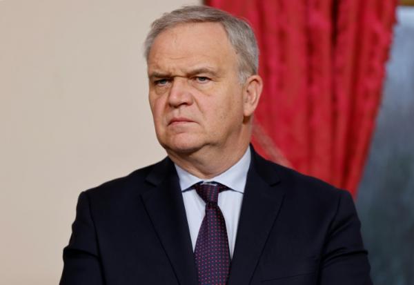 François-Noël Buffet à l'hôtel Matignon, le 26 février 2025 à Paris