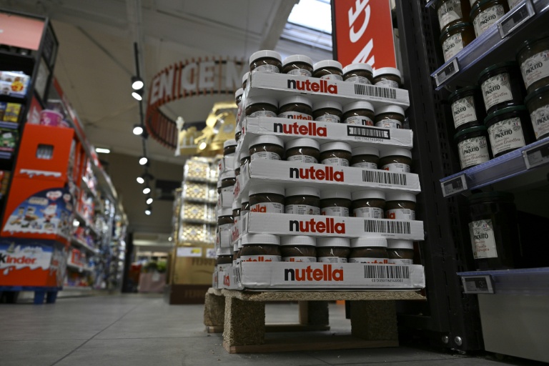 Palette de pots de Nutella pour la mise en place dans un hypermarché de Septèmes-les-Vallons, près de Marseille, dans les Bouches-du-Rhône, le 3 novembre 2022.