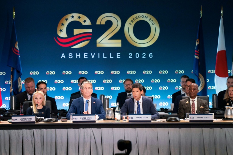 Le secrétaire américain au Trésor, Scott Bessent (2e g), et le président de la Réserve fédérale américaine, Kevin Warsh (2e d), lors de la réunion des ministres des Finances et des gouverneurs de banques centrales du G20 à Asheville, en Caroline du Nord, le 31 août 2026