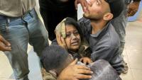 Des Palestiniens blessés dans des frappes israéliennes à Khan Younès transportés à l'hôpital Nasser dans le sud de la bande de Gaza, le 3 juin 2025