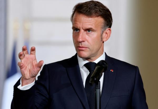 Le président français Emmanuel Macron s'exprime à l'issue d'une réunion à l'Elysée, à Paris, le 1er juin 2026