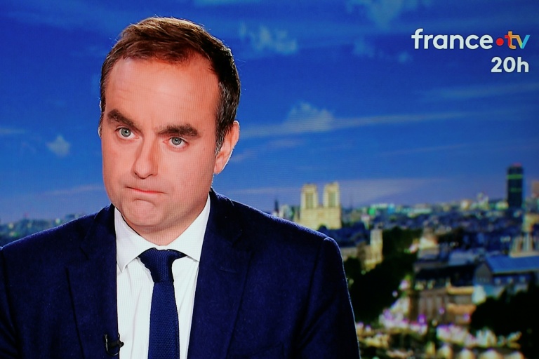 Le Premier ministre démissionnaire Sébastien Lecornu sur le plateau de France 2 le 8 octobre 2025
