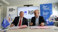 Le vice-président de la Banque europeenne d’investissement (BEI) Ambroise Fayolle (G) et le président du directoire de la Société des Grands Projets (SGP), Jean-François Monteils, (D), le 2 septembre 2026, à Nanterre-La Folie (Hauts de Seine)