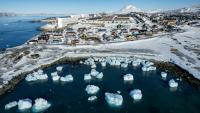 Vue aériennne de Nuuk, capitale du Groenland, le 11 mars 2025