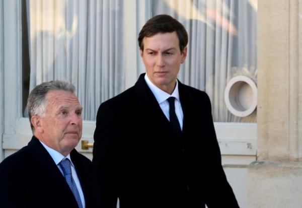Les émissaires du président américain Donald Trump, Steve Witkoff (à gauche) et Jared Kushner, le 6 janvier 2026 à Paris