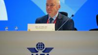 Le directeur général de l'Association internationale du transport aérien (Iata), Willie Walsh, face à des centaines de délégués de son organisation réunis en assemblée générale à New Delhi, le 2 juin 2025