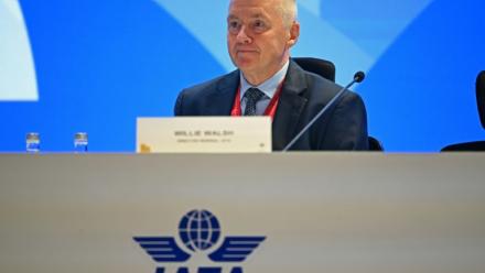 Le directeur général de l'Association internationale du transport aérien (Iata), Willie Walsh, face à des centaines de délégués de son organisation réunis en assemblée générale à New Delhi, le 2 juin 2025