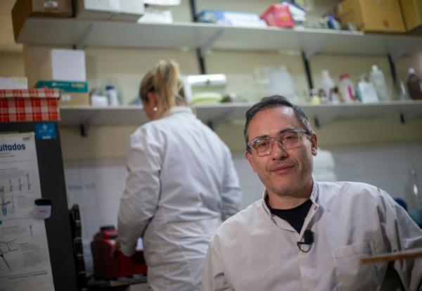 Le biologiste Raul Gonzalez Ittig, professeur de génétique des populations à l’Université de Córdoba, le 13 mai 2026 en Argentine