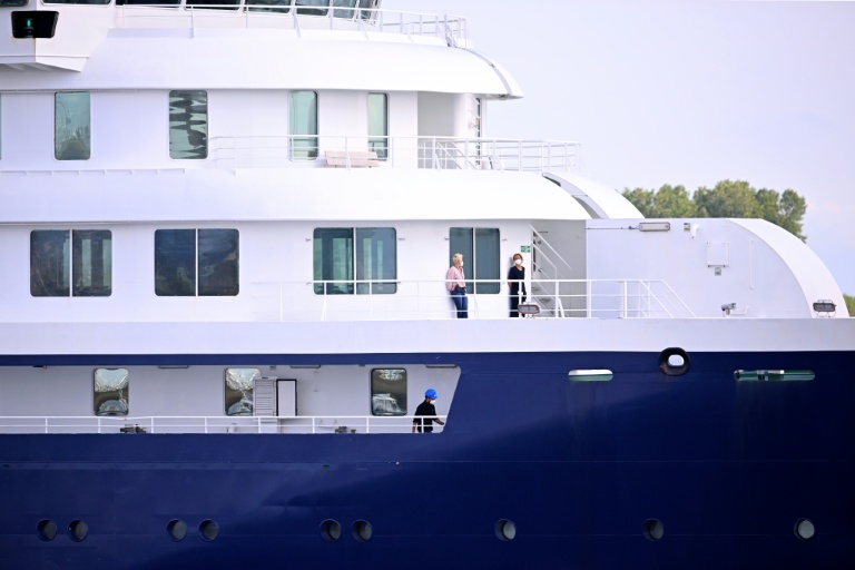 Le MV Hondius à son approche du port de Rotterdam, aux Pays-Bas, le 18 mai 2026