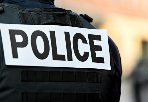 Soupçonné d'être derrière une avalanche de piratages de sites de fédérations sportives, de l'Education nationale ou encore de répertoires d'armes de particuliers, un jeune hacker présumé, caché derrière l'alias "HexDex", a été mis en examen jeudi et écroué