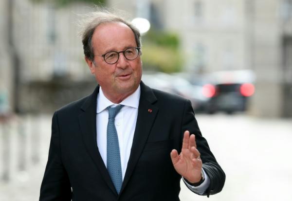 Le député PS et ancien président de la République François Hollande arrive à Blois, le 28 août 2026