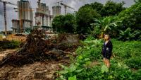 Niki So, une habitante de Kwu Tung dont la maison doit être démolie par les autorités pour faire place à un vaste projet de pôle technologique, le 17 juin 2026 dans les Nouveraux Territoires à Hong Kong