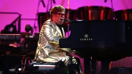 Le chanteur britannique Elton John en concert au festival de Glasbonbury, à Pilton, le 25 juin 2023 dans le sud-ouest de l'Angleterre