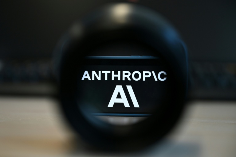 Vue du logo de la start-up Anthropic sur l'écran d'un téléphone, le 10 juin 2026 à Bruxelles