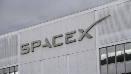 SpaceX, l'entreprise spatiale d'Elon Musk, a annoncé un partenariat avec Cursor, éditeur de code assisté par intelligence artificielle très prisé des développeurs professionnels