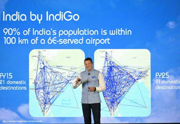 Le PDG d'IndiGo, Pieter Elbers, lors d'une conférence de presse à New Delhi, le 30 mai 2025
