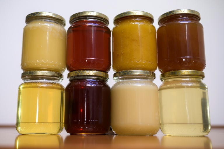 L'ONG Agir pour l'environnement alerte lundi sur des traces de néonicotinoïdes, des insecticides interdits en France dont l'acétamipride, dans le Nutella et différents miels 