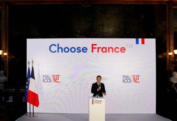 Le président français Emmanuel Macron prononce un discours lors de l'édition 2024 du sommet Choose France, le 13 mai 2024 à Versailles (Yvelines)