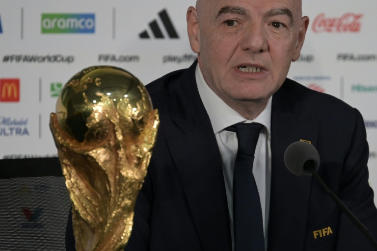 Gianni Infantino en conférence de presse le 10 juin 2026 à Mexico à la veille de l'ouverture de la Coupe du monde. Le président de la Fifa assure que son projet est 