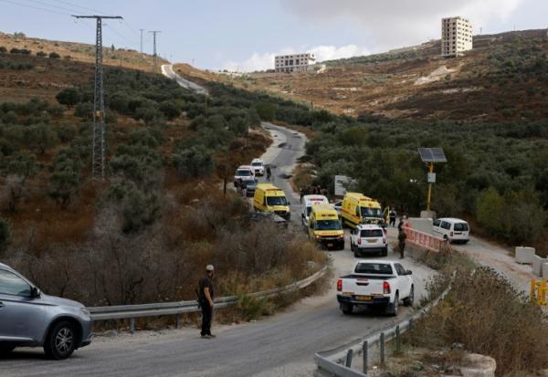 Des agents de sécurité et des ambulances arrivent sur les lieux de violences à la périphérie de Tell, en Cisjordanie occupée, le 24 juillet 2026