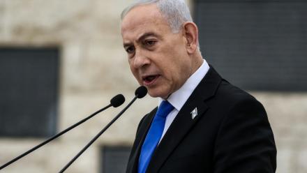 Le Premier ministre israélien Benjamin Netanyahu s'exprime lors de la journée de commémoration des soldats tombés au combat, Yom HaZikaron, le 21 avril 2026 à Jérusalem 