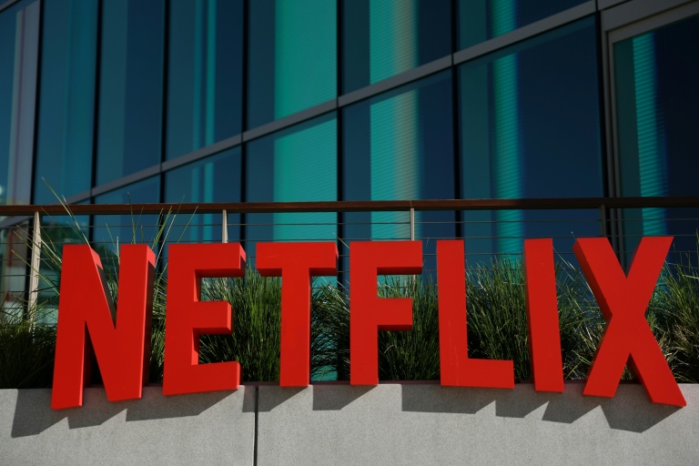 L'actrice et chanteuse française Izïa Higelin va tourner dans une série médicale française pour Netflix où elle incarnera une sage-femme 