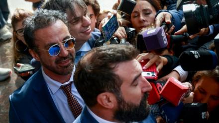 L'ancien médecin personnel de Diego Maradona, Leopoldo Luque, arrive au tribunal de San Isidro près de Buenos Aires le 14 avril 2026