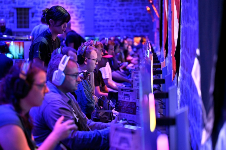 Des joueurs lors de la Gamescon, un salon international consacré au jeu vidéo, le 21 août 2025 à Cologne 