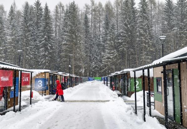 Les mobil-homes du village olympique des Jeux de Milan Cortina, le 3 février 2026 à Cortina d'Ampezzo 
