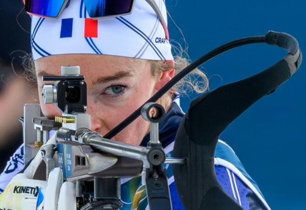 Lou Jeanmonnot participe au relais mixte 4 x 6km de biathlon, le 8 février 2026 à Anterselva en Italie