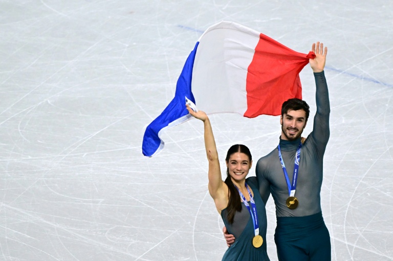 Les Français Laurence Fournier Beaudry et Guillaume Cizeron champions olympiques de danse sur glace, le 11 février 2026 à Milan