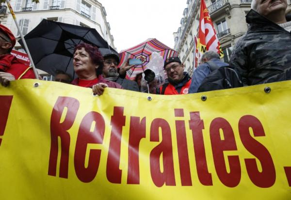 Des syndicalistes de la CGT manifestent le 16 octobre 2015 à Paris