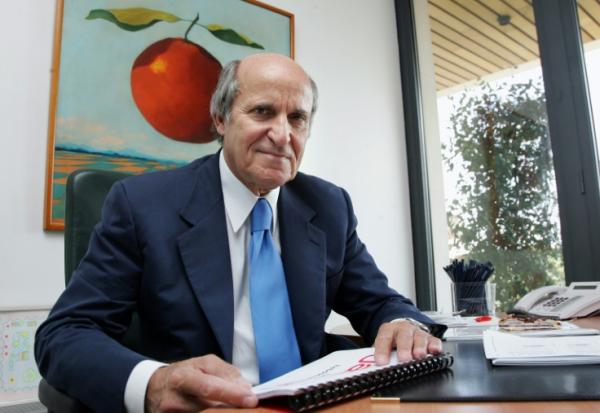 Axel Ganz, ancien patron de Prisma Presse, pose dans son bureau parisien, le 20 septembre 2006