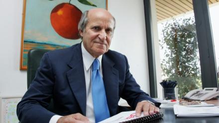 Axel Ganz, ancien patron de Prisma Presse, pose dans son bureau parisien, le 20 septembre 2006